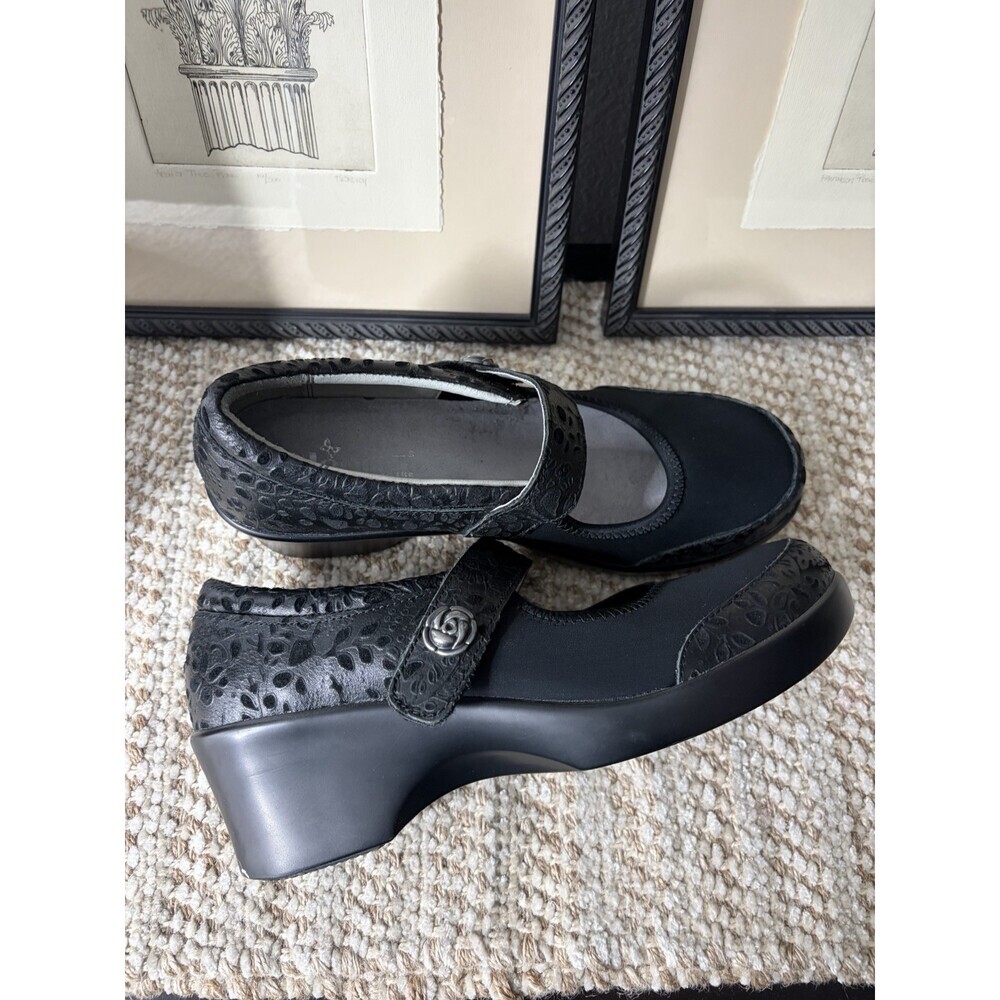 Alegria 39 Mary Jane Clogs 8.5 Black Embossed Rose Leather Wedge - Picture 3 of 8